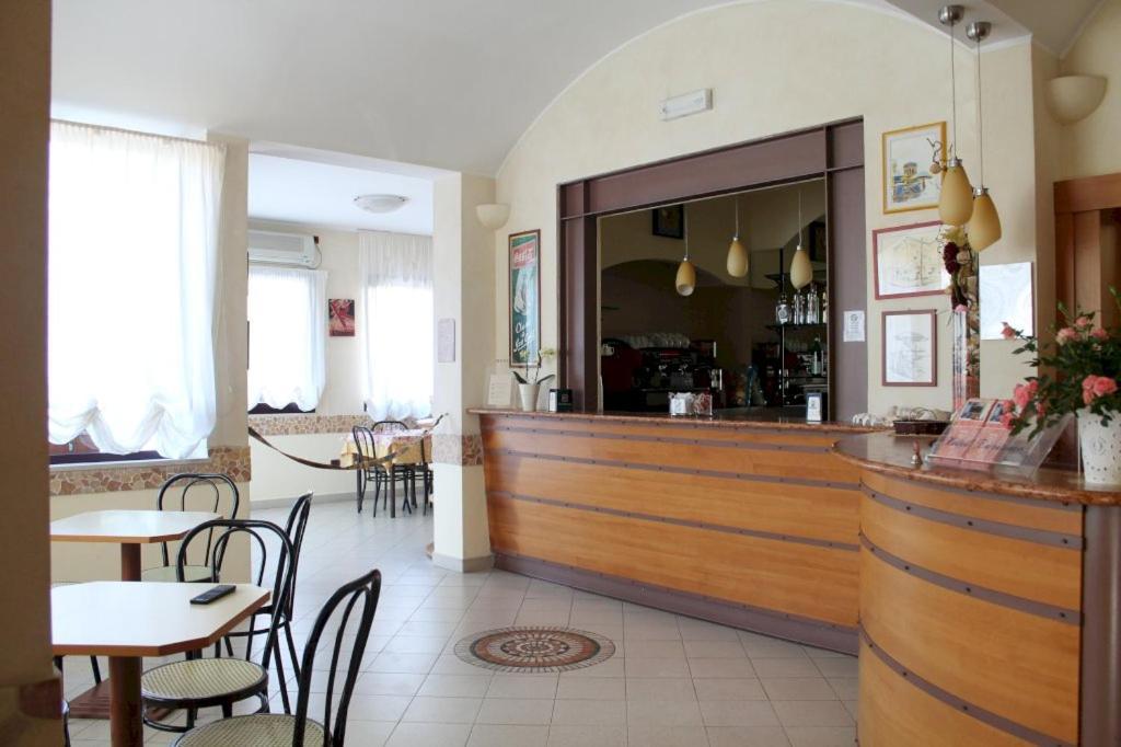 Hotel Turismo Римини Екстериор снимка
